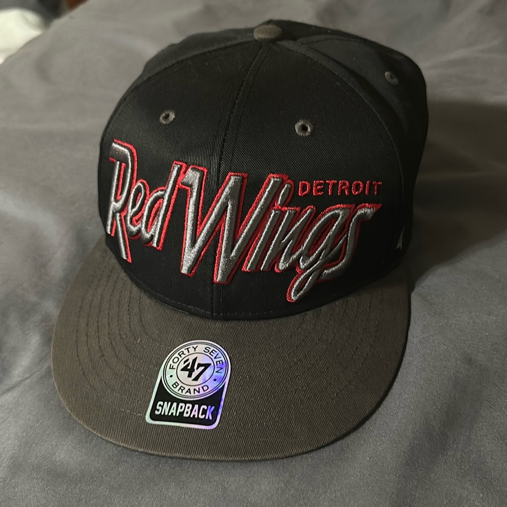 Red wings SnapBack